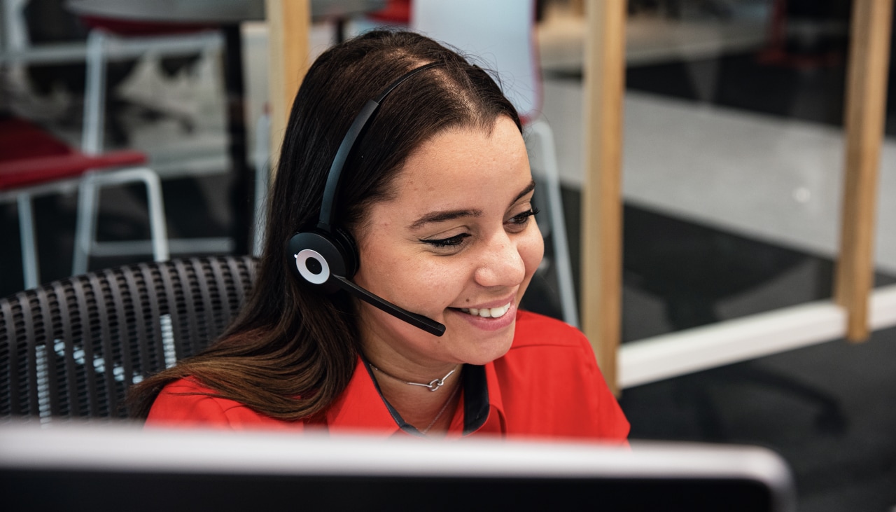 Smiling Hilti employee in a virtual meeting