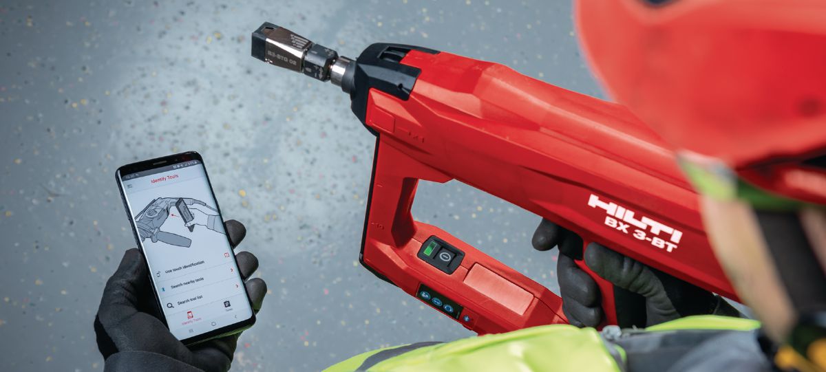 BX 3-BT user connecting to Hilti connnect app with cell phone