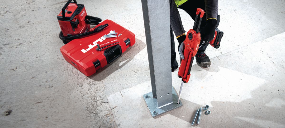 Jobsite   worker injecting     HY 200-A with cordless dispenser HDE 500-22 into concrete for&nbsp; fastening baseplates with HAS-U rods.