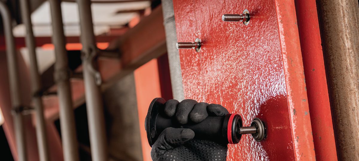 Cropped version of the application image showing sealing washer setting on F-BT-MR SN stud with X-WST F3-BT.