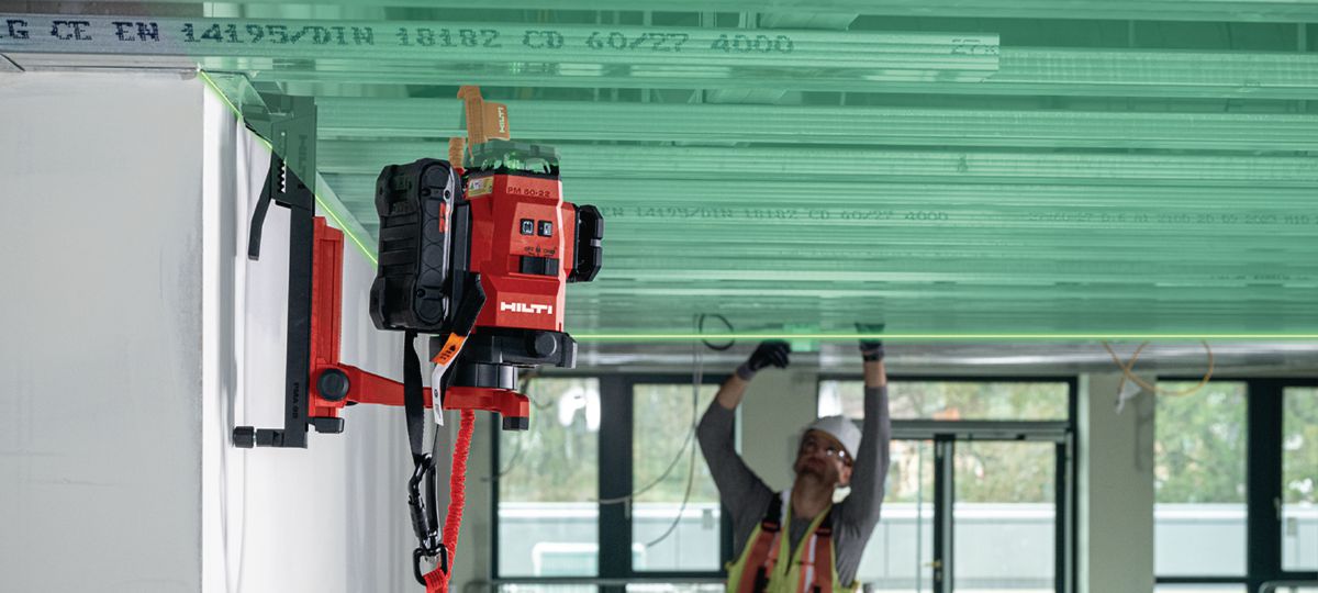 Cropped application picture of the multi line laser PM 50MG-22. For leveling, aligning, squaring and plumbing with a single setup point