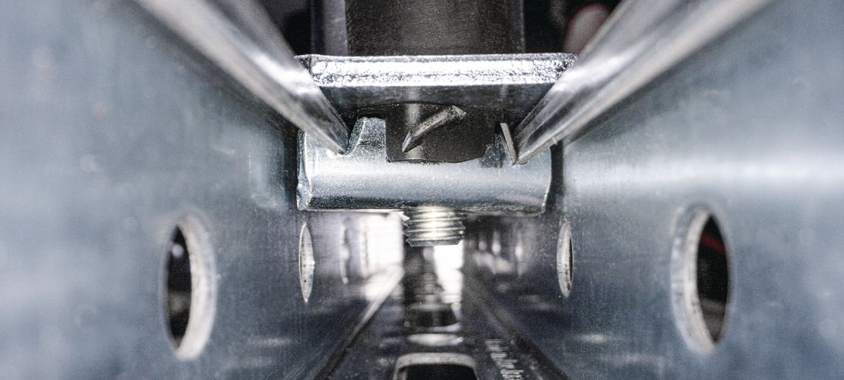 Cropped application picture of Fast-Lock clip-in